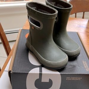 Boggs rain boots forest green 6T